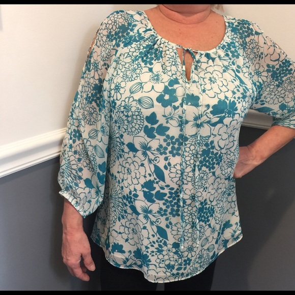 Peck & peck. Cute white with turquoise blouse - Picture 1 of 5